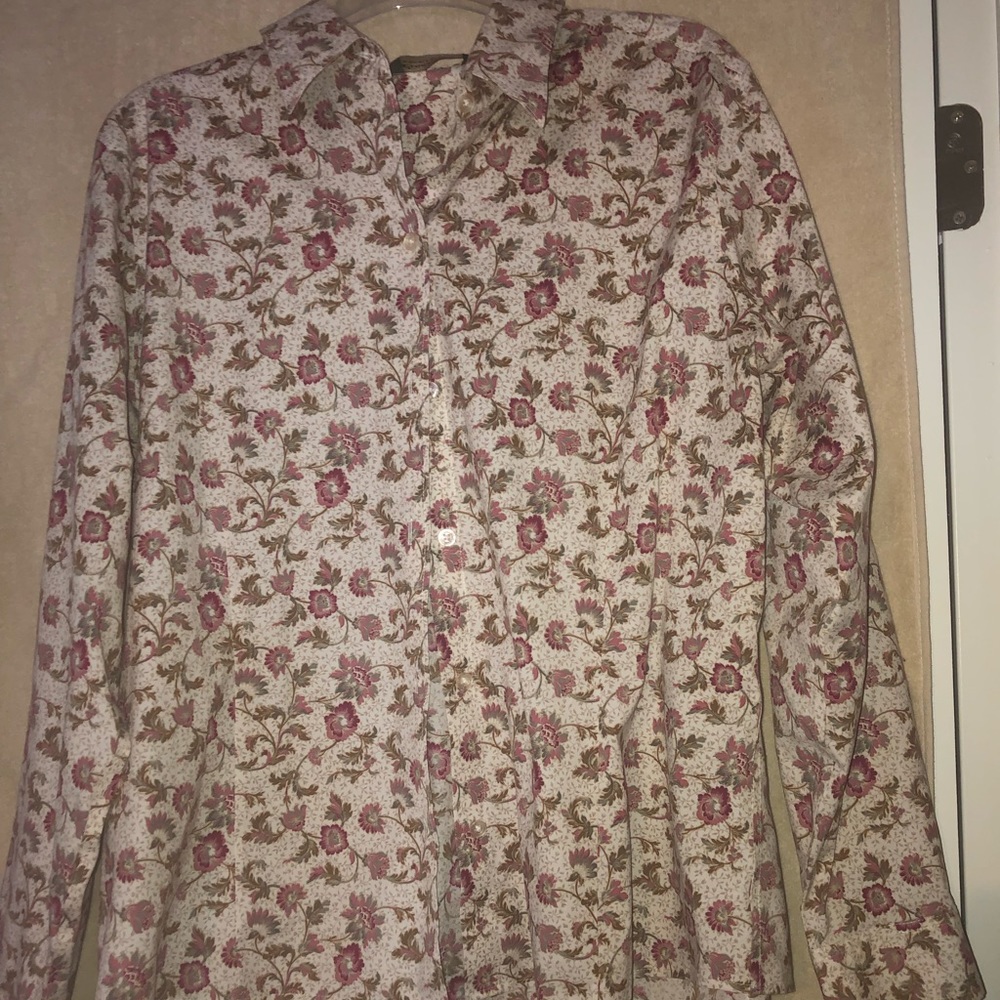 Eddie Bauer wrinkle resistant button up shirt